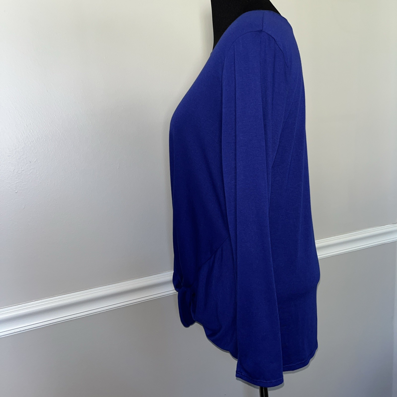 NWT Xersion Top Women's XL Blue Long Sleeve Crew Neck Twist Front Activear Tee
