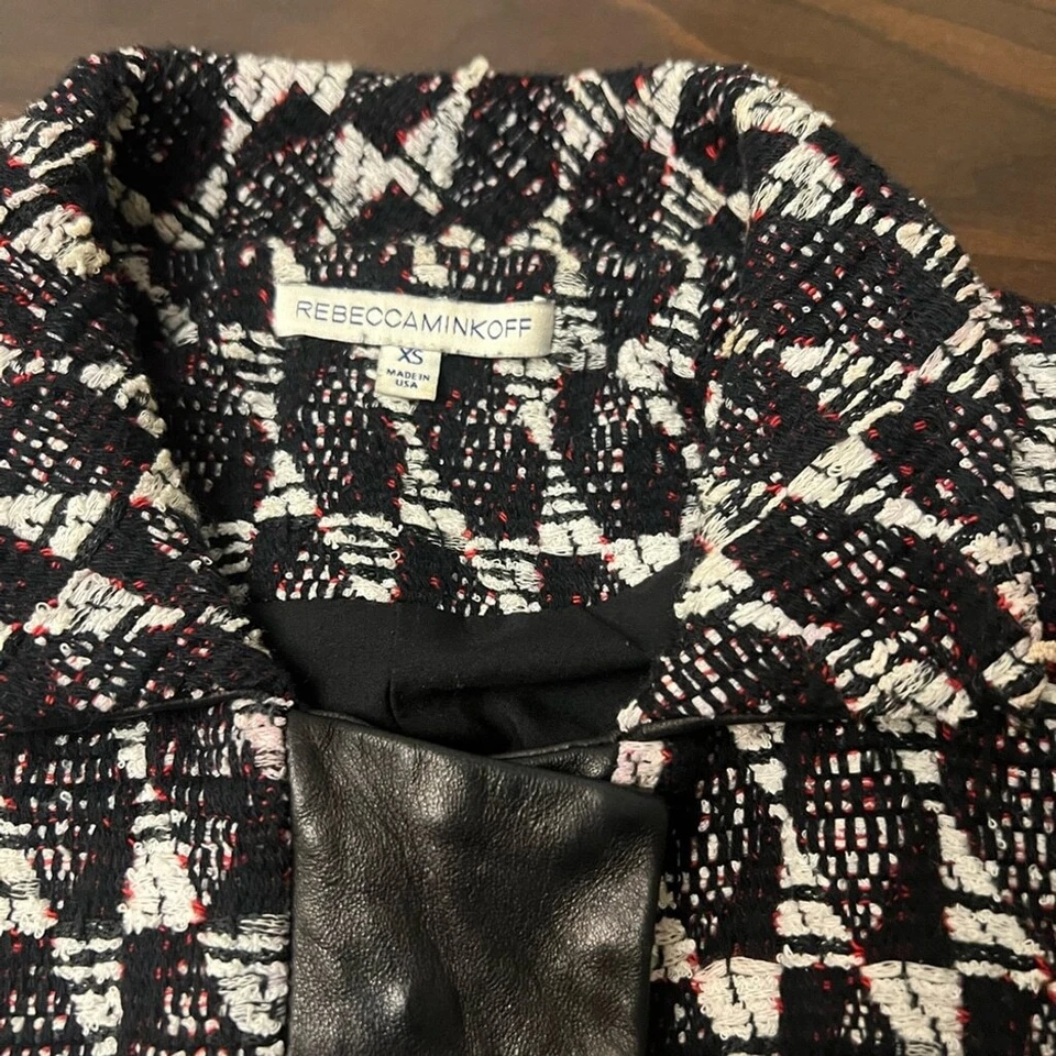 Chaqueta Blazer Rebecca Minkoff Carolyn Tweed Cuero Recortado Dama Foto 3 de 4