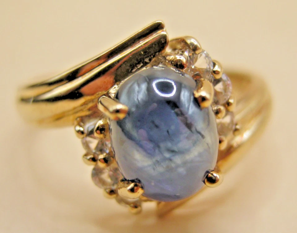 Vintage 9k Yellow Gold Ring Set With Cabochon Blue Chatoyancy Sapphire Size O - Image 2 of 4