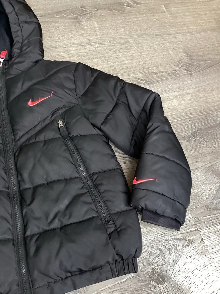 耐克夹克女孩 8 - 10 小号黑色冬季外套 Puffer 3 品牌耐克夹克 — 第 2/4 张图片