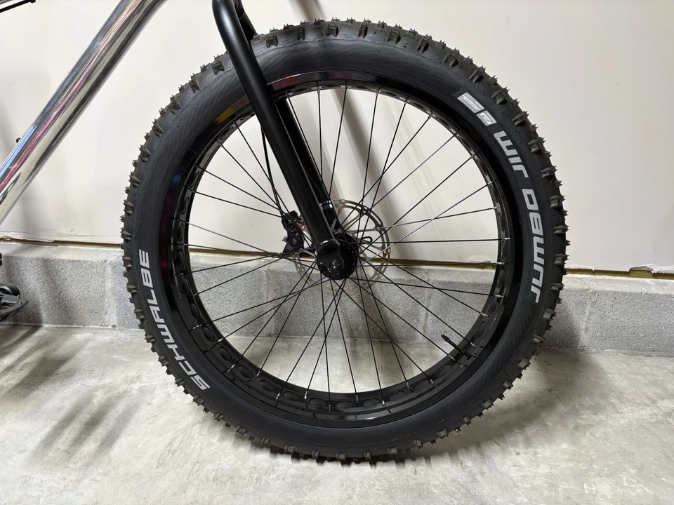 Mongoose Dolomite ALX Fat Bike, Microshift, Neumáticos Schwalbe 26.0x4.0, Spank, MTB Foto 3 de 4
