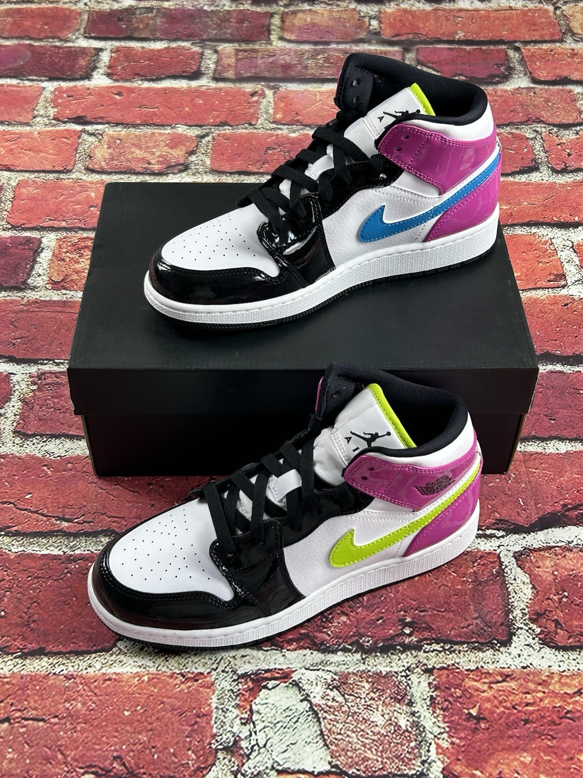Air Jordan 1 Mid SE 'Cyber / Fuchsia' (2020) (GS) Sneakers Unisex Size 6Y