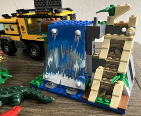 LEGO City Jungle Mobile Lab (60160) & Halftrack Mission (60159) - Incomplete