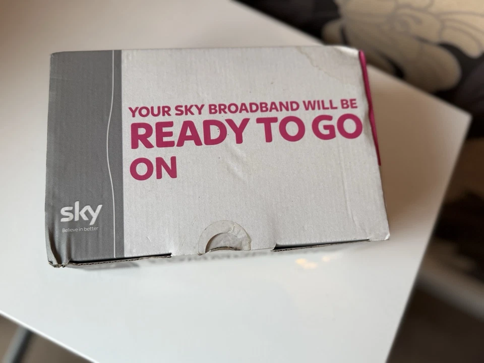 Sky Broadband Hub SR102-Z Wireless WiFi Router White - Image 2 of 4