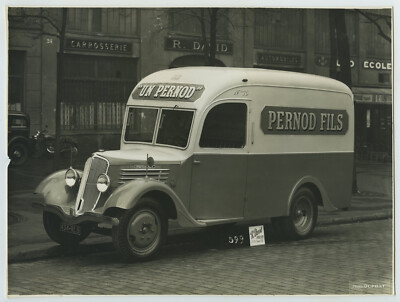 Werbetruck Pernod Fils Renault. Karosserie R. David 54 Bd aus dem Krankenhaus