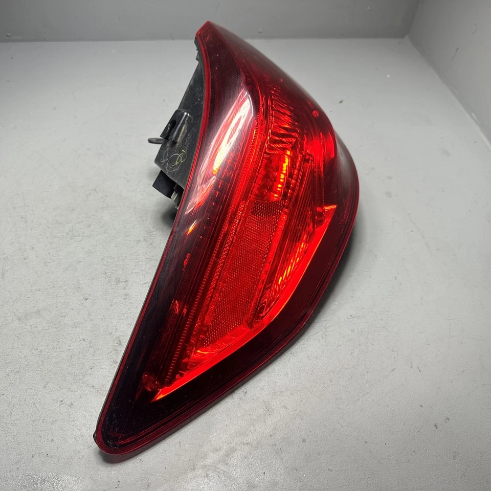 Luz trasera exterior del lado del conductor Acura MDX 2014-2020 OEM Foto 3 de 4