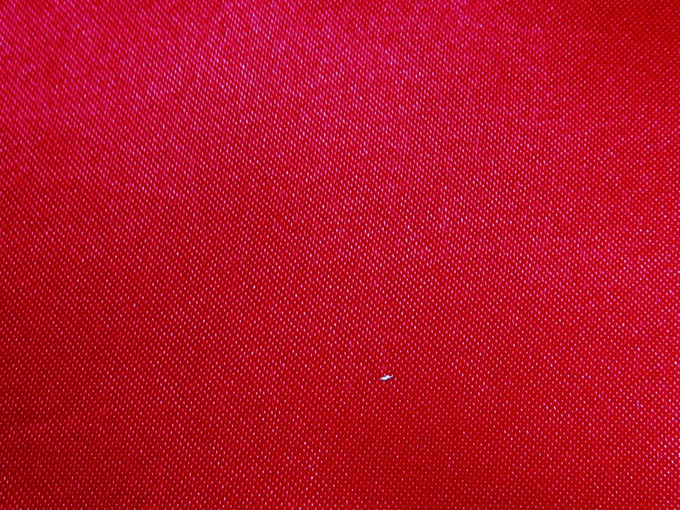 Tela satinada ligera de brillo medio rojo oscuro arándano fantástico de 2-1/4 yardas Foto 2 de 3