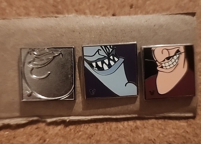 2017 Hidden Mickey - Smiling Villains, Chins, 3 Disney Pins