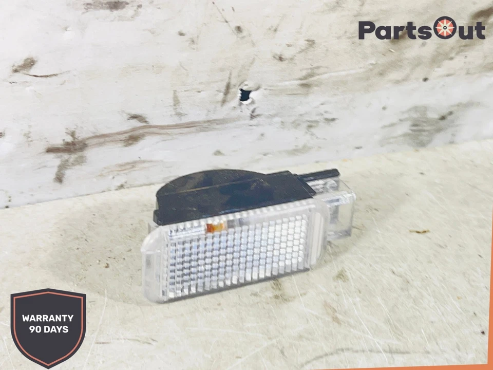 Luz de cortesía puerta delantera izquierda Audi A6 2005-2008 094741 OEM Foto 2 de 4