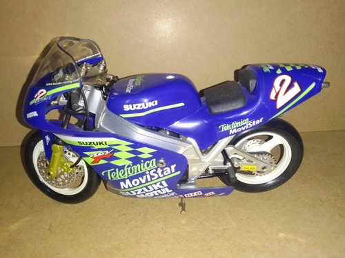 Moto Suzuki RGV 500 K.Roberts Moto GP 1:10 Ème - Foto 3 di 11