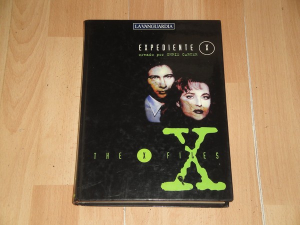 X FILES EXPEDIENTE X COMIC - LIBRO DE LA SERIE DE TV CREADO POR CHRIS CARTER