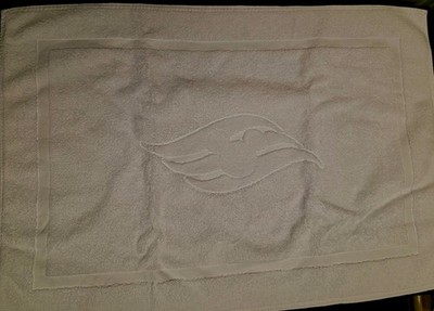 Disney Cruise Line Mickey Waves Logo bath mat hand Towel White 28 X 20 DCL