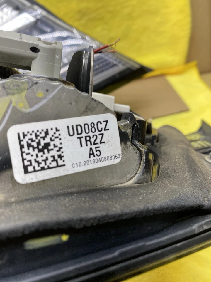 2013 - 2015 Honda Civic Hybrid Tail Light Rear Complete Left & Right OEM LH & RH - Image 4 of 4