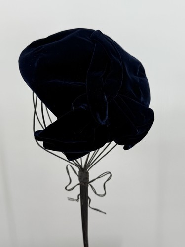 Lot Of 3 Vintage Ladies Velvet Berets Black B Forman, Green Velvet, Navy Blue - Picture 17 of 24