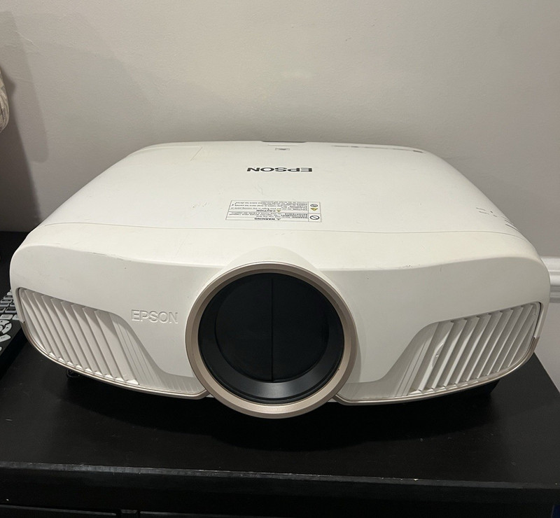 Epson PowerLite Home Cinema 5040UB 3LCD 4K Enhancement 3D 2500lm White