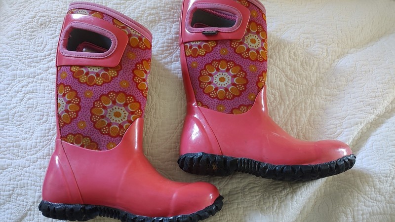 Bogs Kids 11 Pink Kaleidoscope Insulated Boots Size 
