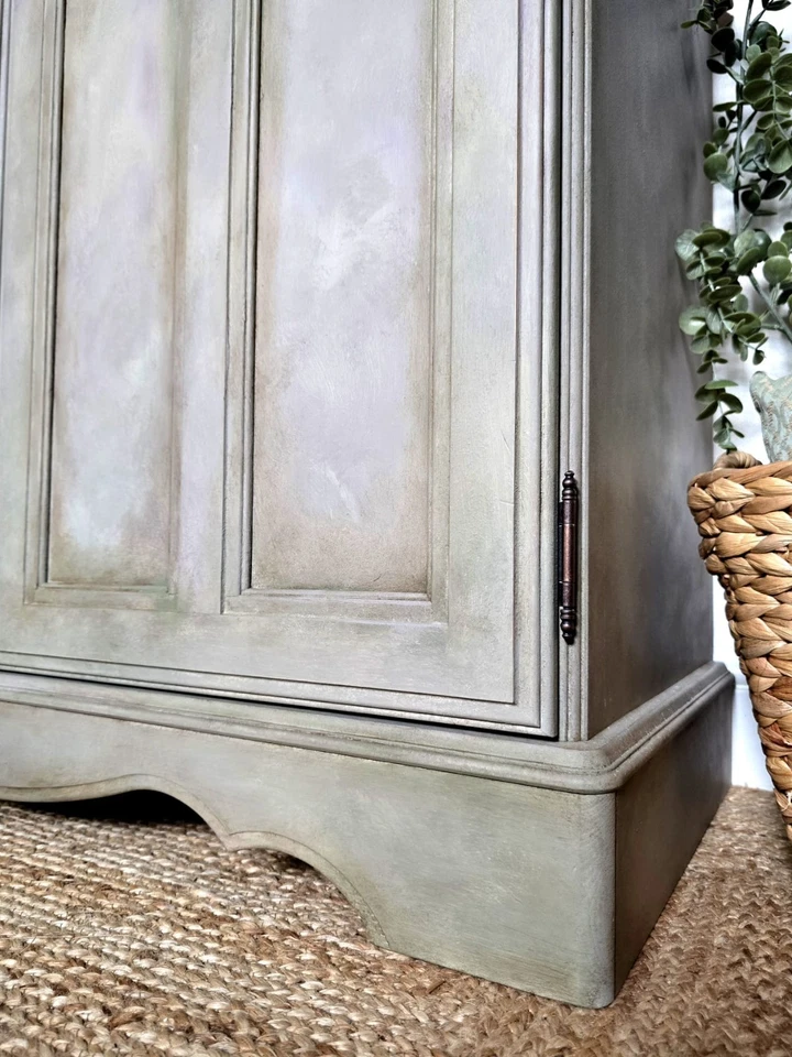 Vintage Rustic hand-painted solid pine sideboard, cabinet, cupboard. - Image 4 of 4