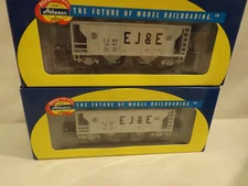 (2) HO Athearn E,J&E covered hoppers in original boxes