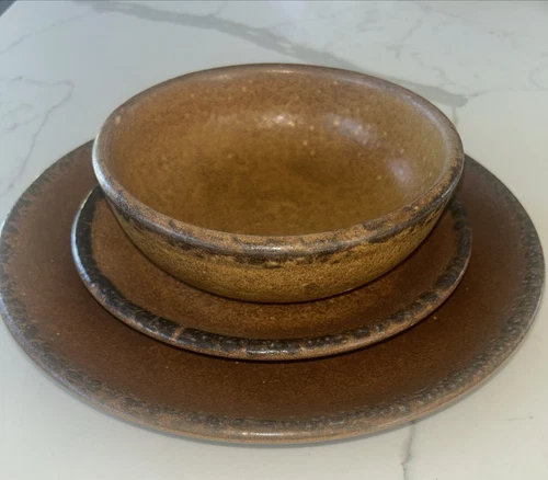 NOS McCoy 1413 Canyon Mesa Pottery Stoneware 2 Plates & 1 Bowl USA Vintage MCM