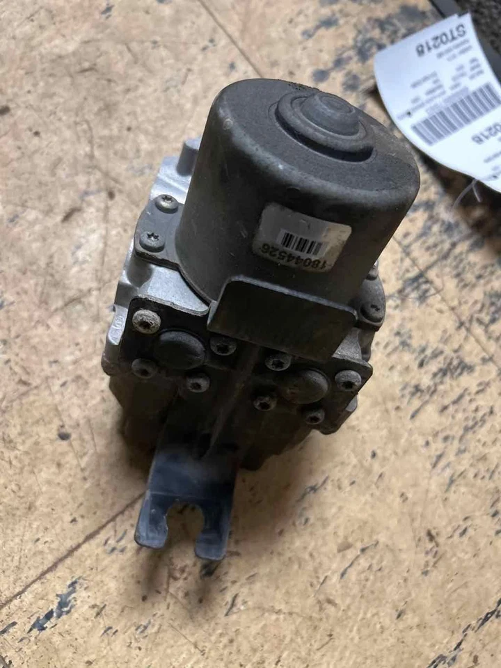 Anti-lock Brake Parts CHEVY GEO TRACKER 99 00 01 02 03 04 - Image 4 of 4