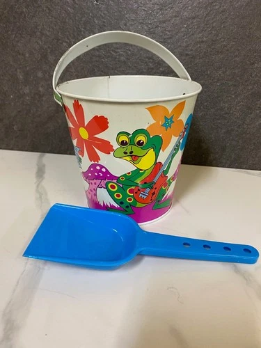 Vtg OHIO ART SMALL TIN TOY BEACH SAND PAIL & SHOVEL Frog Musicians & Mushrooms