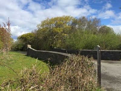Foto A3 Oakland Lodge Kenfig Hill Fußwegmarkierung am Eingang zu Oa c2016