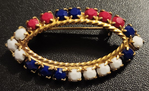 Vintage 1950s-1960s Oval Gold Tone Brooch Red Blue White Rhinestone