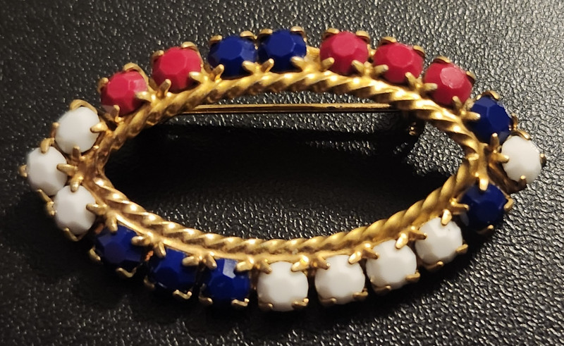 Vintage 1950s-1960s Oval Gold Tone Brooch Red Blue White Rhinestone