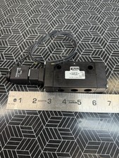 Parker B5C00129 Valve - NO BOX - NEVER USED