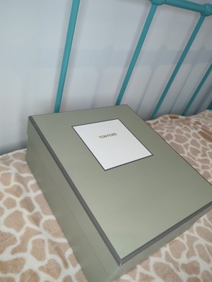 Original Tom Ford Geschenkbox mit Seidenpapier 30,5 x 25 x 12 cm Neuzustand