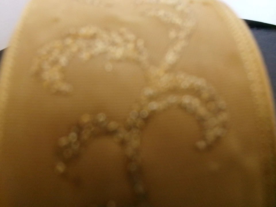 Member's Mark Pre. Wired Ribbon 1.5" Wide x 3 yds & 4 Yds(2pc)=7yd gold glitter - Image 3 of 4