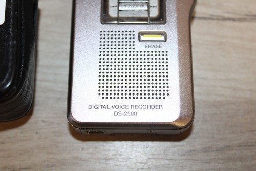 Olympus DS-2500 2GB Digital Voice Recorder Dictaphone Silver - Picture 2 of 2