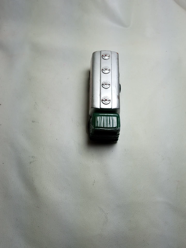 Semirremolque cisterna Maisto Green Metropolitan calefacción y combustible gas fundido a presión Foto 3 de 4