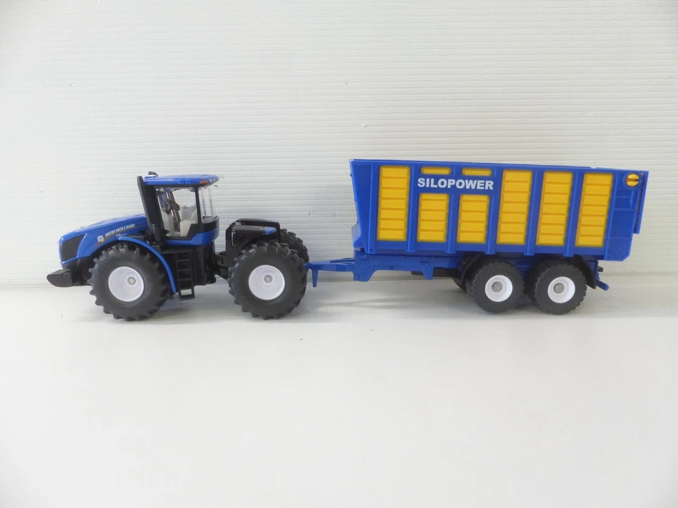 SIKU  NEW HOLLAND T9-560 WITH SILAGE TRAILER 1/50 SCALE - Image 2 of 2