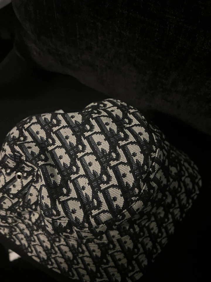 Sombrero cubo Christian Dior oblicuo azul marino oscuro - Envío al día siguiente Foto 3 de 4