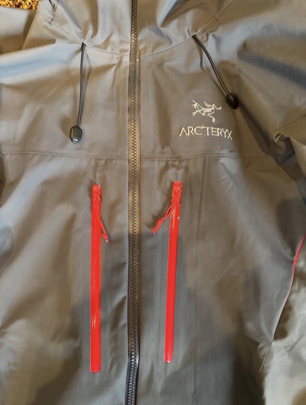 Arc'teryx Men's GORE-TEX Hooded Jacket Gray with Red Zippers Size L thumbnail 3