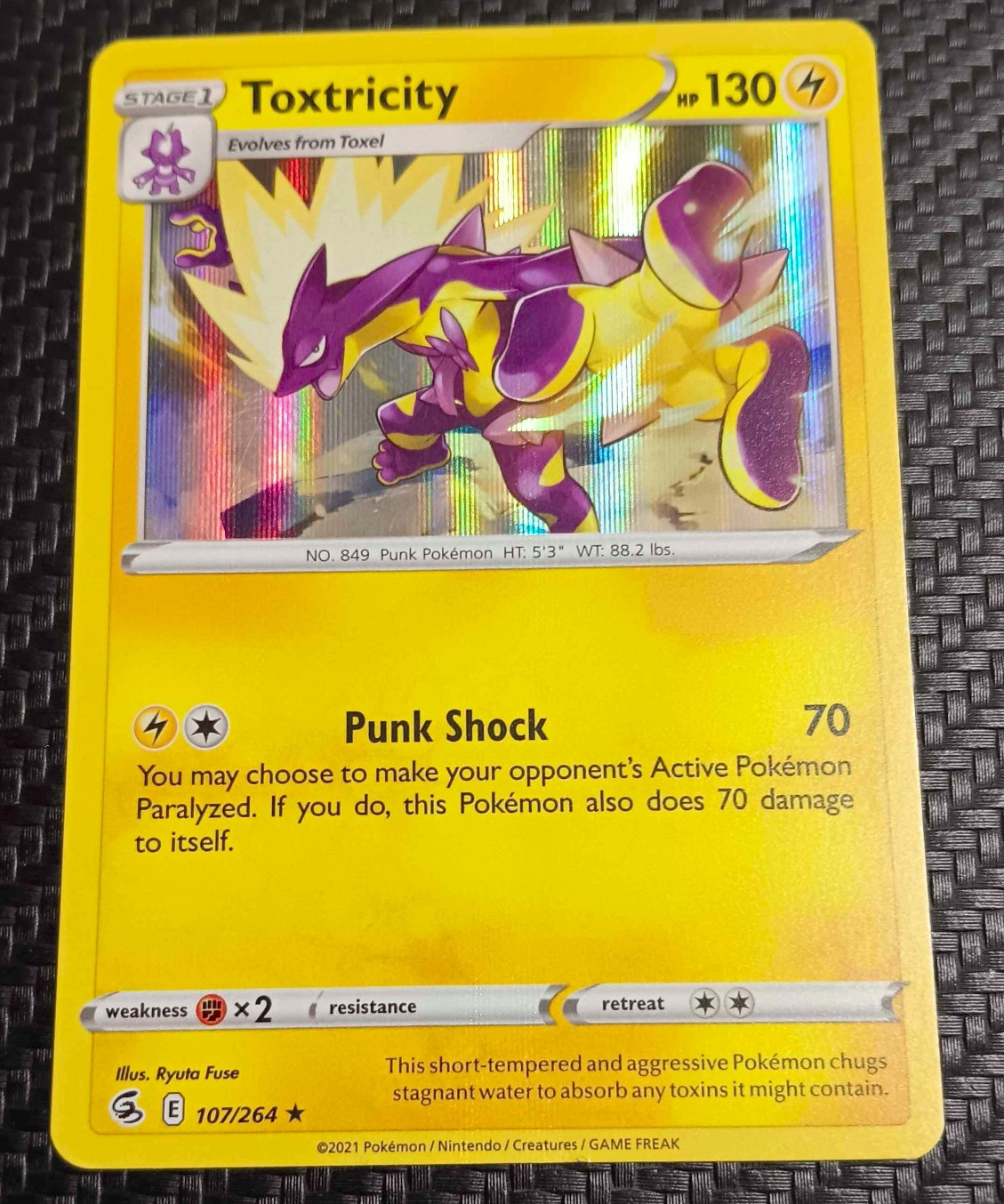 Toxtricity 107/264 Fusion Strike Holo 2021 Pokemon Card