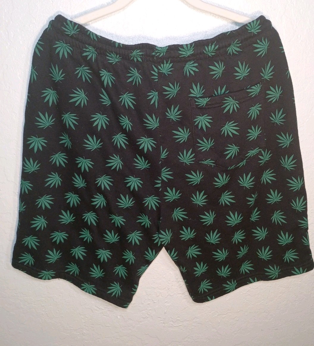 Record Marijuana Leaf Print Drawstring Shorts Men… - image 3