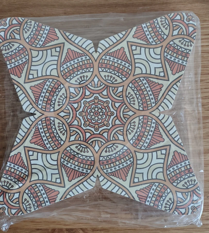 PACK OF 50 WEDDING PARTY FAVOUR SWEET GIFT BOXES PYRAMID VINTAGE FLORAL DESIGN - Image 4 of 4