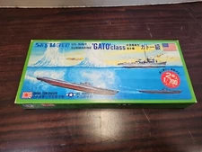SkyWave MODEL KIT #18 1/700th NEW US Navy Submarine GATO class w. B-24 bomber