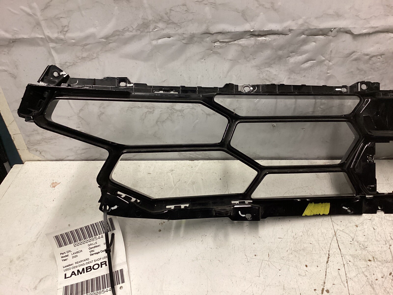 2019 2020 2021 2022 LAMBORGHINI URUS UPPER GRILLE OEM USED