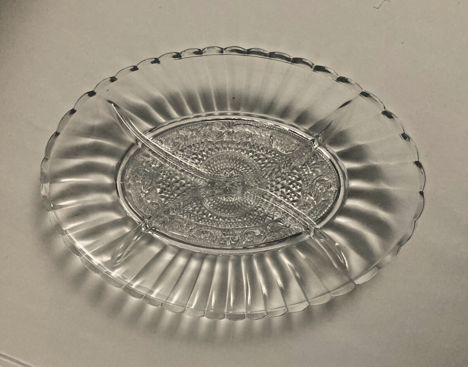 CLEAR CRYSTAL GLASS OVAL 4 SECTION DIVIDED RELISH TRAY
