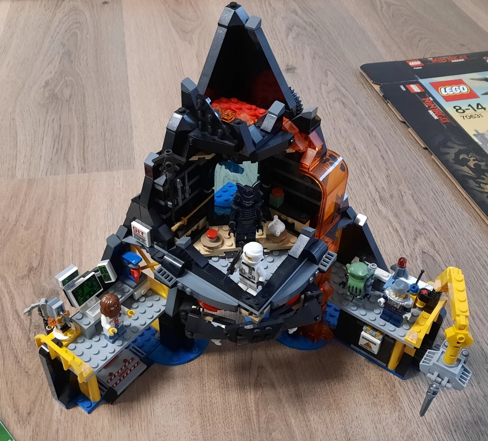 LEGO Ninjago 70631 Garmadon's Volcano Lair, Foto 3 von 3