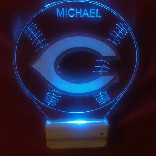 Enchufe LED personalizado luz nocturna Cincinnati Reds MLB, sensor de atardecer a amanecer - Imagen 8 de 12