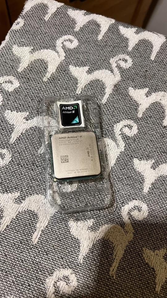 AMD Athlon II X2 250 CPU Processor - 3 GHz 2 Cores - Socket AM3 - ADX450WFK32GM - Image 3 of 3