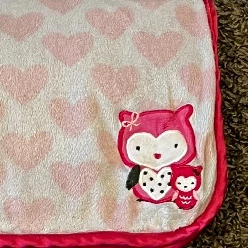 Детское одеяло Child of Mine Carters с вышитой совой розовое сердце шерпа атласное - Изображение 2 из 3