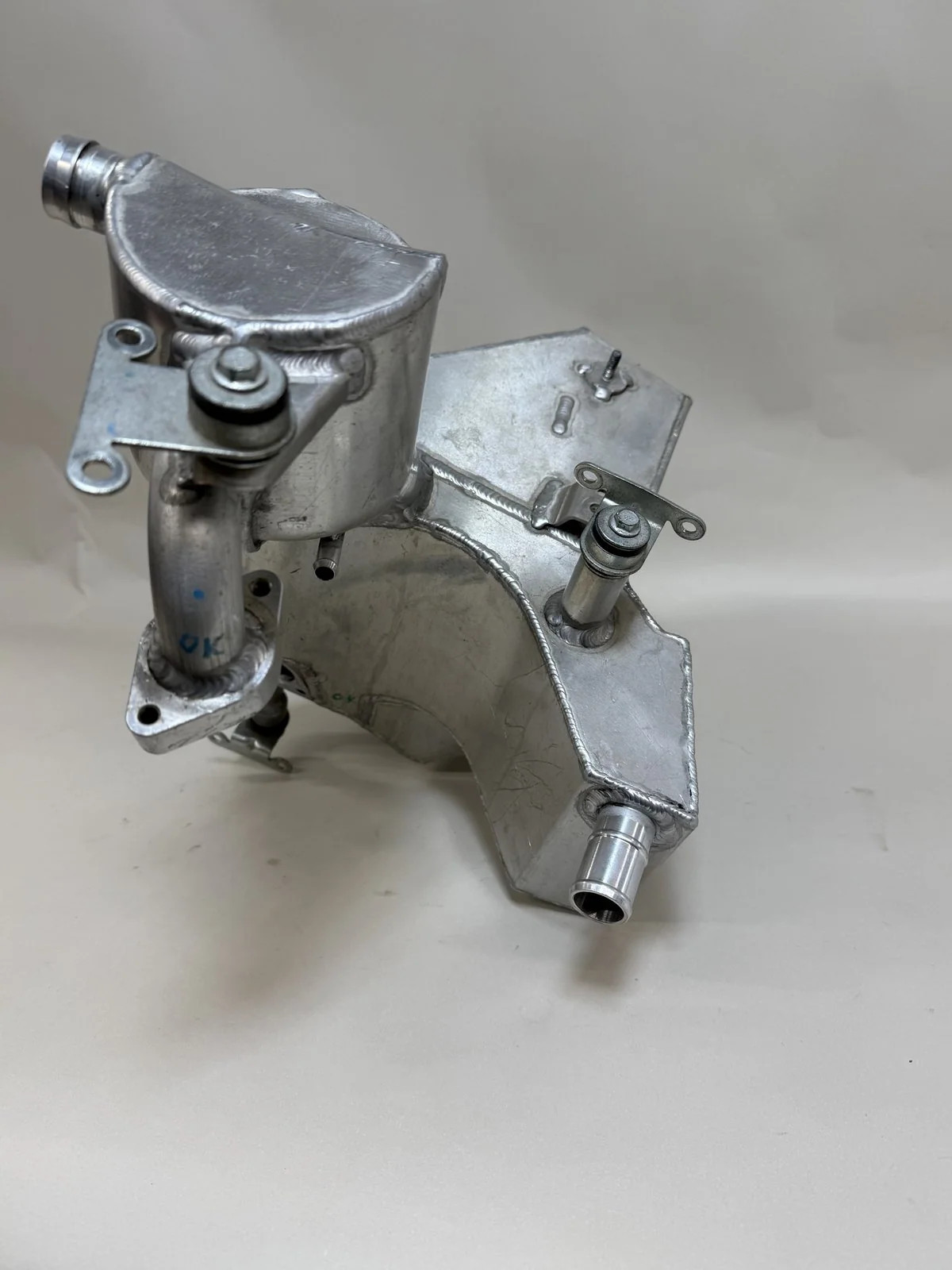 McLaren 570S 2016-2021 Dry sump oil tank P/N 11F1178CP
