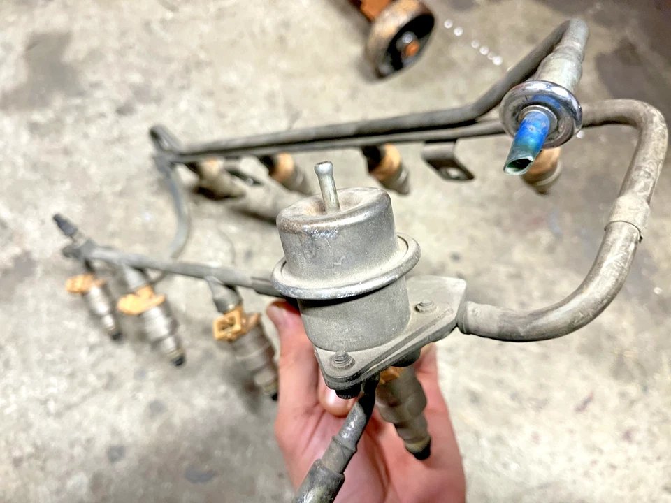 Camión Ford serie F 1987-1994 Bronco 302 5,0 L V8 carril inyector de combustible + inyectores Foto 2 de 4