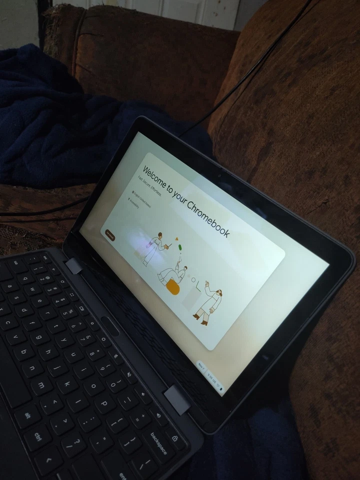 Lenovo 300e Yoga Chromebook Gen 4 11.6" Touchscreen 2-in-1 Convertible Laptop - Image 2 of 2