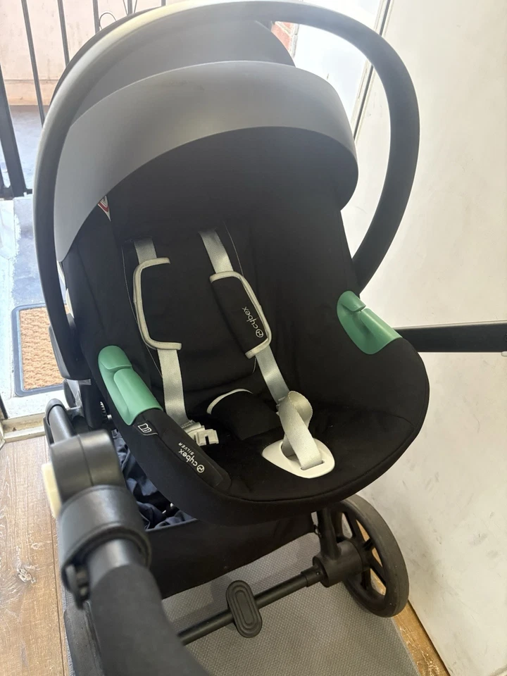 Cybex EOS Lux Black Pushchair Bundle Moon Design - Image 4 of 4